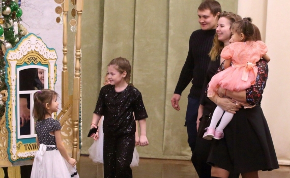 Томский губернатор: молодые многодетные семьи региона будут получать новую выплату Томский губернатор: молодые многодетные семьи региона будут получать новую выплату