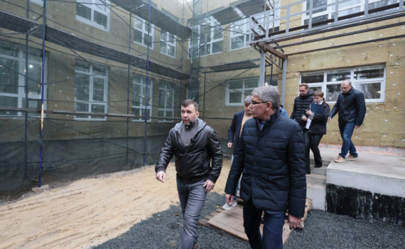 Миляев проинспектировал ход строительства и ремонта соцобъектов в Мариуполе Миляев проинспектировал ход строительства и ремонта соцобъектов в Мариуполе