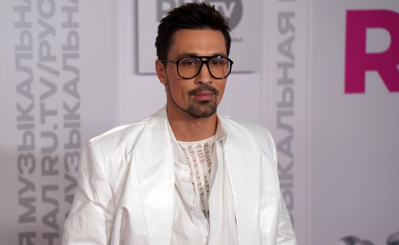 Ура, можно не гладить: мятые вещи — главный тренд весны-лета 2026 Ура, можно не гладить: мятые вещи — главный тренд весны-лета 2026