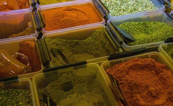 Куркума может заменить салонное ламинирование волос: домашний рецепт против сухости и седины Куркума может заменить салонное ламинирование волос: домашний рецепт против сухости и седины