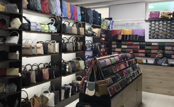 Не громоздко, не тяжело — идеально: сумка-тренд как ответ на перегруженность гардероба Не громоздко, не тяжело — идеально: сумка-тренд как ответ на перегруженность гардероба