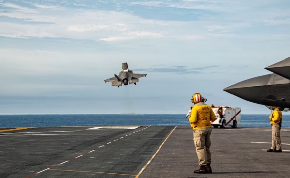 Эксперт: США полагаются на заемные средства для финансирования войны в Иране Эксперт: США полагаются на заемные средства для финансирования войны в Иране